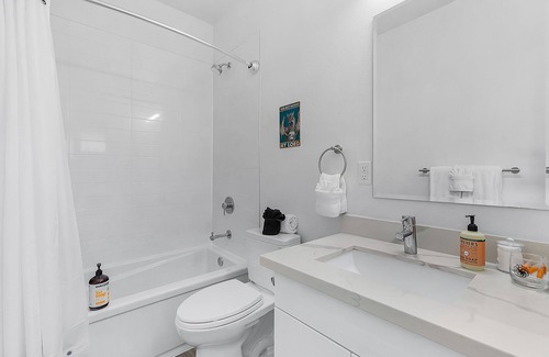Capitol Hill Casa | Balerion's Shadowed Suite