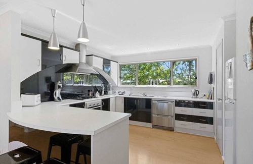 Dalrymple Casa | Bali in Wool bay - 5 minutes walk to the beach and jetty