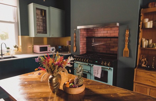 Margate Cabaña | BALLARAT HOUSE, pet friendly, character holiday cottage in Margate