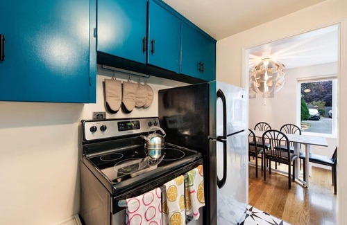 Old Ballard Casa | Ballard Birdhouse - 93 Walking Score/Garage/AC