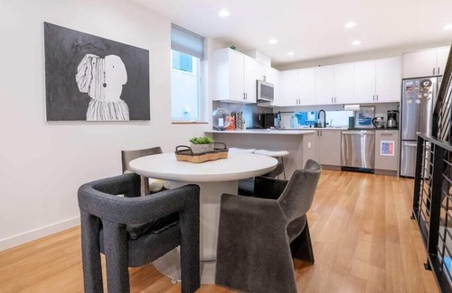 West Woodland Casa | Ballard's Pet-Friendly Mid Century Home + Rooftop Deck