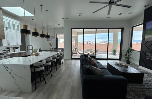 Westside Casa | Balloon Fiesta house in Albuquerque with roof deck, and beautiful views!