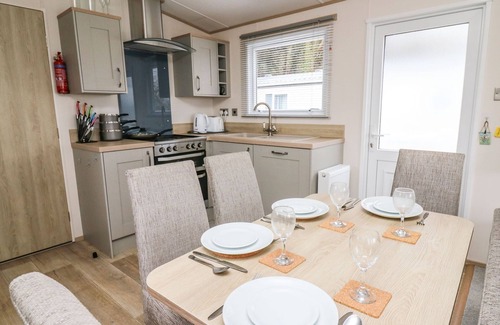 Pendine Cabaña | BALMORAL, family friendly, character holiday cottage in Pendine