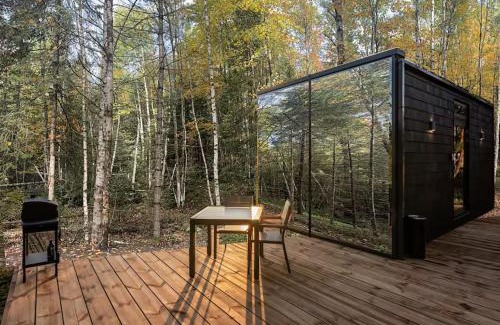 Whitefield Casa | Balsam Fir Mirror House at FarAway Pond