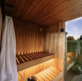 Whitefield Casa | Balsam Fir Mirror House at FarAway Pond