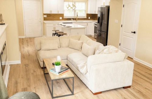 Downtown Baltimore Casa | Baltimore Cozy & Renovated Townhome, Oriole Park /Ravens/Casino + Free Parking