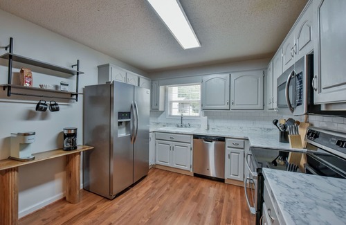 Northport Casa | Bama Retreat-sleeps 10-Perfect for Game Days or Vacations