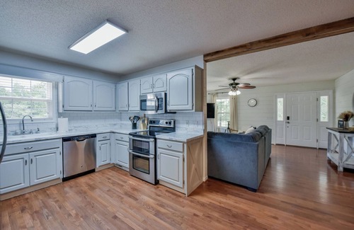 Northport Casa | Bama Retreat-sleeps 10-Perfect for Game Days or Vacations