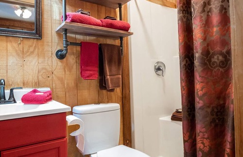 Bandera Hotel | Bandera Bunkhouse On Main #5