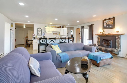 Bandon Casa | Bandon Home w / Ocean View & Yard - ¡Camina hasta la playa!