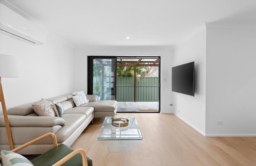 Forster Villa | Banksia Breeze Villa - 100m to North One Mile Beach