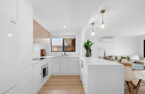 Forster Villa | Banksia Breeze Villa - 100m to North One Mile Beach