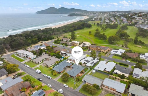 Forster Villa | Banksia Breeze Villa - 100m to North One Mile Beach
