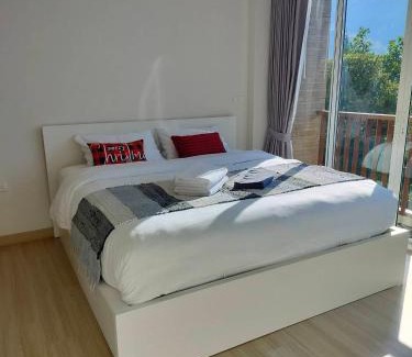 Mu Si Apartamento | Bann Khao Yai 50 Sqm-Corner, King bed, Balcony