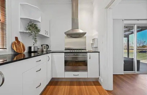 South Bathurst Casa | Bant Cottage, Bant Cottage - Gorgeous Renovation, Neatly Styled