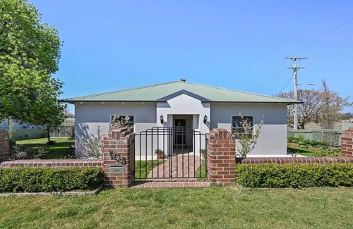 South Bathurst Casa | Bant Cottage, Bant Cottage - Gorgeous Renovation, Neatly Styled