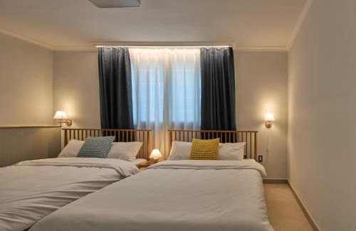 Jung-gu Apartamento | Banwoldang Stn 3min, Table for 6, Hotel bedding, Luggage Storage