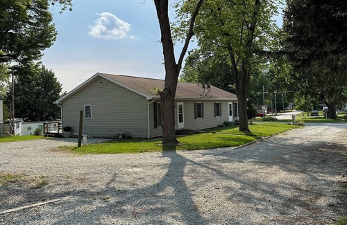 Warsaw Cabaña | Barbee Hill, Lefty Lake Life