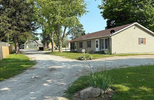 Warsaw Cabaña | Barbee Hill, Lefty Lake Life