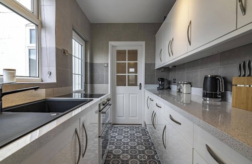 Eastwood Casa | Barber House by Proximity Short Stays