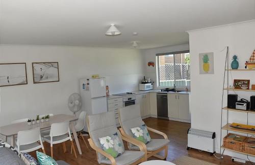 Tomakin Casa | Barefoot Bungalow managed by Batemans Bay Accom