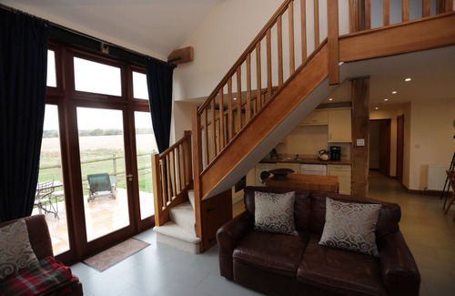Maldon Casa | Barley Barn con cama superking antigua. Bañera de hidromasaje inflable bajo petición.