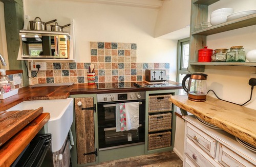 Felinfach Cabaña | BARLEY COTTAGE, romantic, with open fire in New Quay