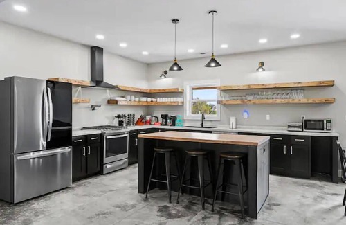 Camargo Casa | Barn! 2-Hole Golf Course, BBall, Wiffleball, Soccer, Theater, Arcade, 2 Hot Tubs