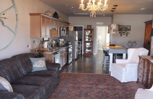Eddyville Casa | Unidad de granero con encanto vintage y un toque moderno