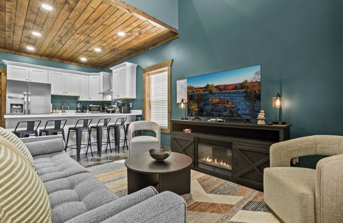 Stanton Casa | Barndo Parking River Hot Tub