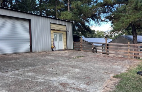 Jasper Apartamento | Barndominium along Angelina River near Lake Sam Rayburn great for Sportsmen