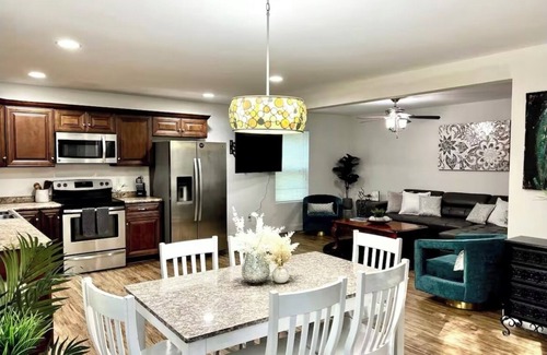 Apison Casa | Barndominium getaway oasis! Close to Chattanooga shopping restaurants and Water!