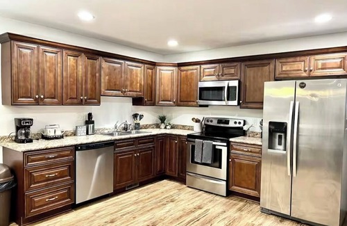 Apison Casa | Barndominium getaway oasis! Close to Chattanooga shopping restaurants and Water!