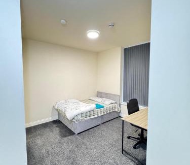 Barnsley Casa | Barnsley Guesthouse Couple Room Ground Floor