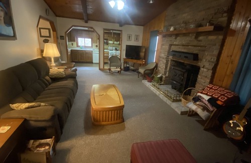 Glouster Casa | Retiro Lake Home de 4 dormitorios en Burr Oak Lake & State Park (Sleeps 10)
