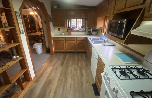 Glouster Casa | Retiro Lake Home de 4 dormitorios en Burr Oak Lake & State Park (Sleeps 10)