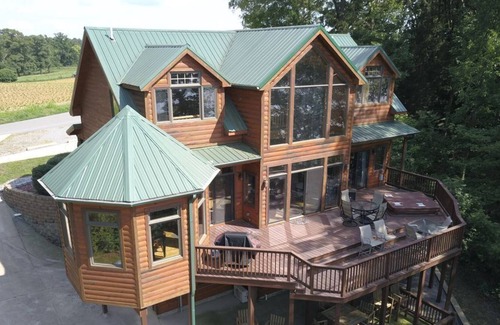 Scottsville Casa | Barren River Lake Cabin ~ Hot Tub, Pet-Friendly, Near Mammoth Cave