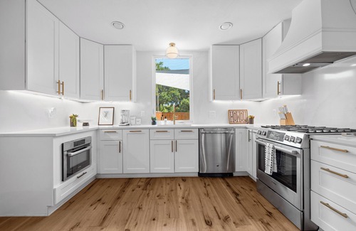 Barton Hills Casa | Barton Hills Getaway + Patio - Juniper!