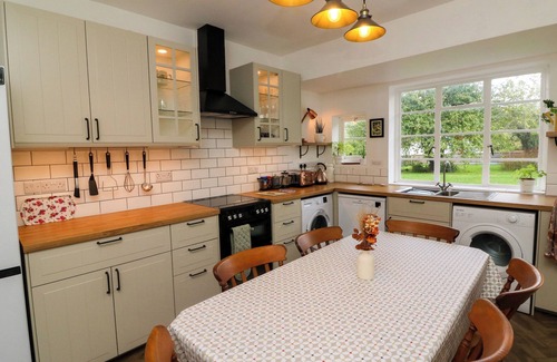 Bossington Cabaña | Barton Lodge