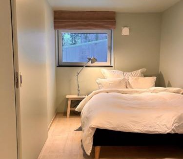 Haugesund Apartamento | Basement apartment with sea view
