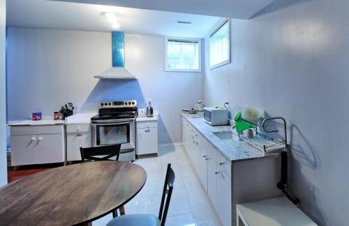 Thornhill Casa | Basement large Room with Private Bathroom and Free Parking
