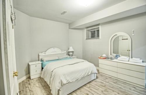 Thornhill Casa | Basement large Room with Private Bathroom and Free Parking