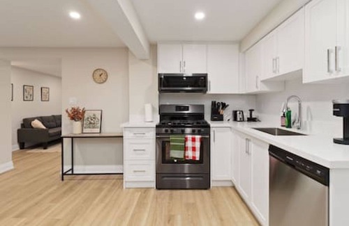 Clarkson-Lorne Park Casa | Basement unit - Fully Renovated Beautiful stay