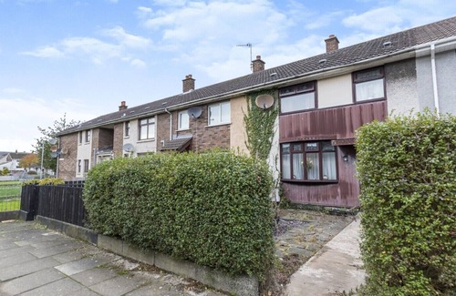 Carrickfergus Casa | Basic no luxury 3 bedroom house with 5 beds.