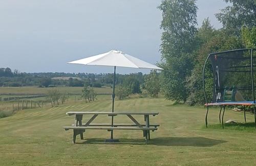 Abbeyknockmoy Apartamento | Basic, Warm, Cosy, Private Little Chalet
