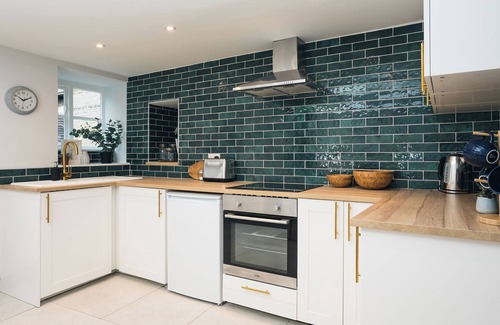 High Peak Cabaña | Basin Cottage - UK45209