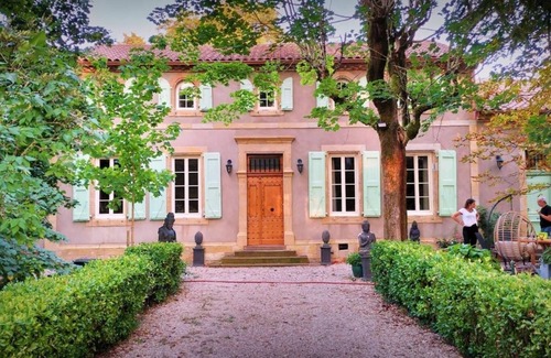 Denat Casa | Bastide Armande – Encanto histórico con piscina y aire acondicionado en el corazón del Tarn