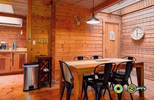Mount Jackson Cabina | Basye Retreat - Authentic log cabin coziness!