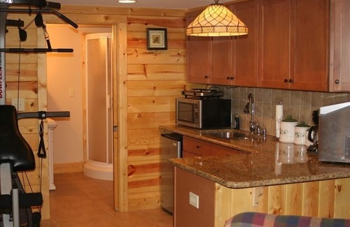 Bat Cave Cabaña | Bat Cave River Alquiler NC