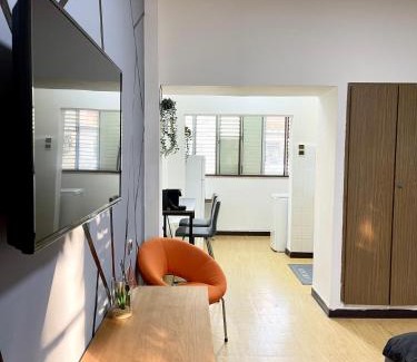 Haifa Apartamento | Bat Galim - Mirror Apartment by the beach
